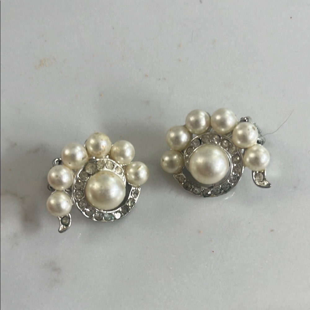 Elegant Pearl and Silver vintage Earrings